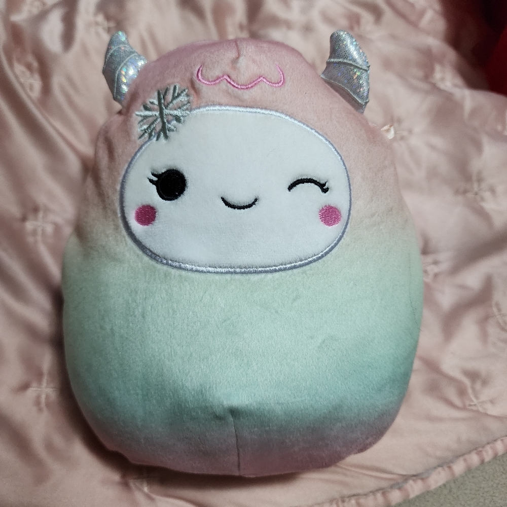 Yara The Yeti 7" Squishmallow
